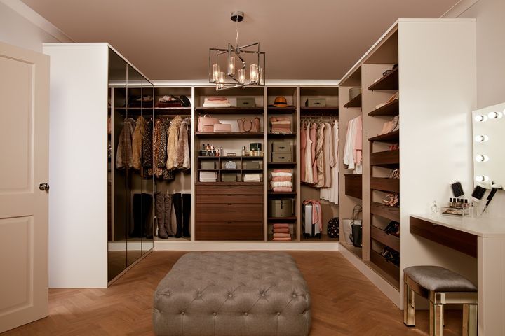 FineFinishF's tweet photo. A beautiful fitted dressing room - just wow! 
We don't all have the space to have a room like this in our homes but elements and clever storage can be part of any fitted bedroom design.

https://t.co/IFmFzNdOfw

#dressingroom #bedroom #nottingham #leicester #derby https://t.co/jSZeUJNVnY