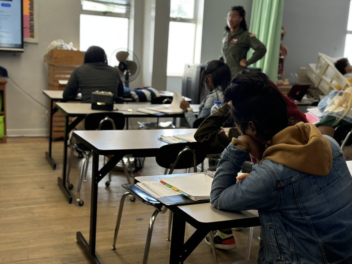 CteJd's tweet photo. Thank you JD alum, Captain Amber McKenzie, USAF for stopping by and helping the PCT students get a better understanding of EKGs for their exam next month. Captain McKenzie is a flight nurse and nurse or practitioner. We appreciate you pouring back into our students. #cte https://t.co/Ral9muTVoo
