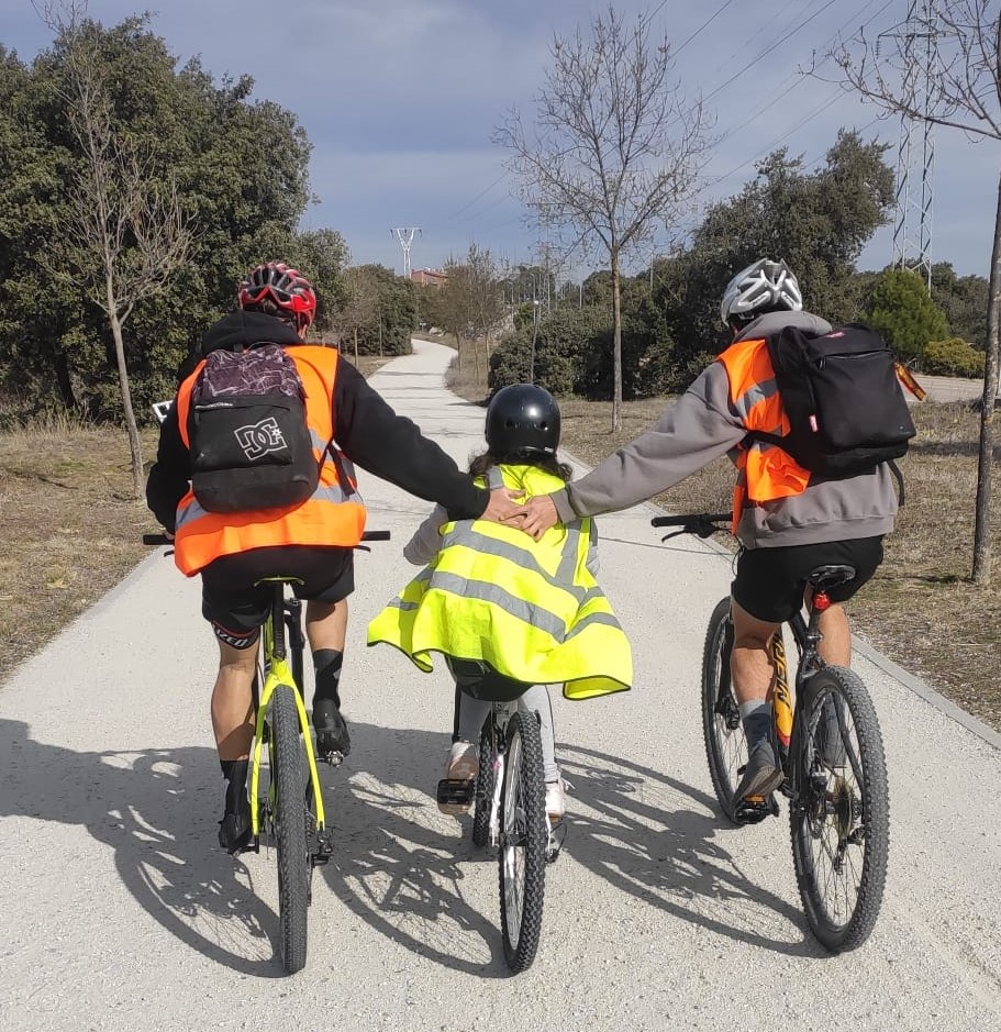 EscuelaIdeo's tweet photo. Si te apasiona el #Deporte, la #Naturaleza  y el #MedioAmbiente, imagínate dedicándote a ello! Ven a conocer la propuesta metodológica en nuestros #ciclosformativos #TSEAS y #TEGU, el 22 de abril, a las 11:00. #IdeoFP #FP #formación
¡Inscríbete aquí!
👇
https://t.co/XmMk8qeYFI https://t.co/AvoS4CMlfh