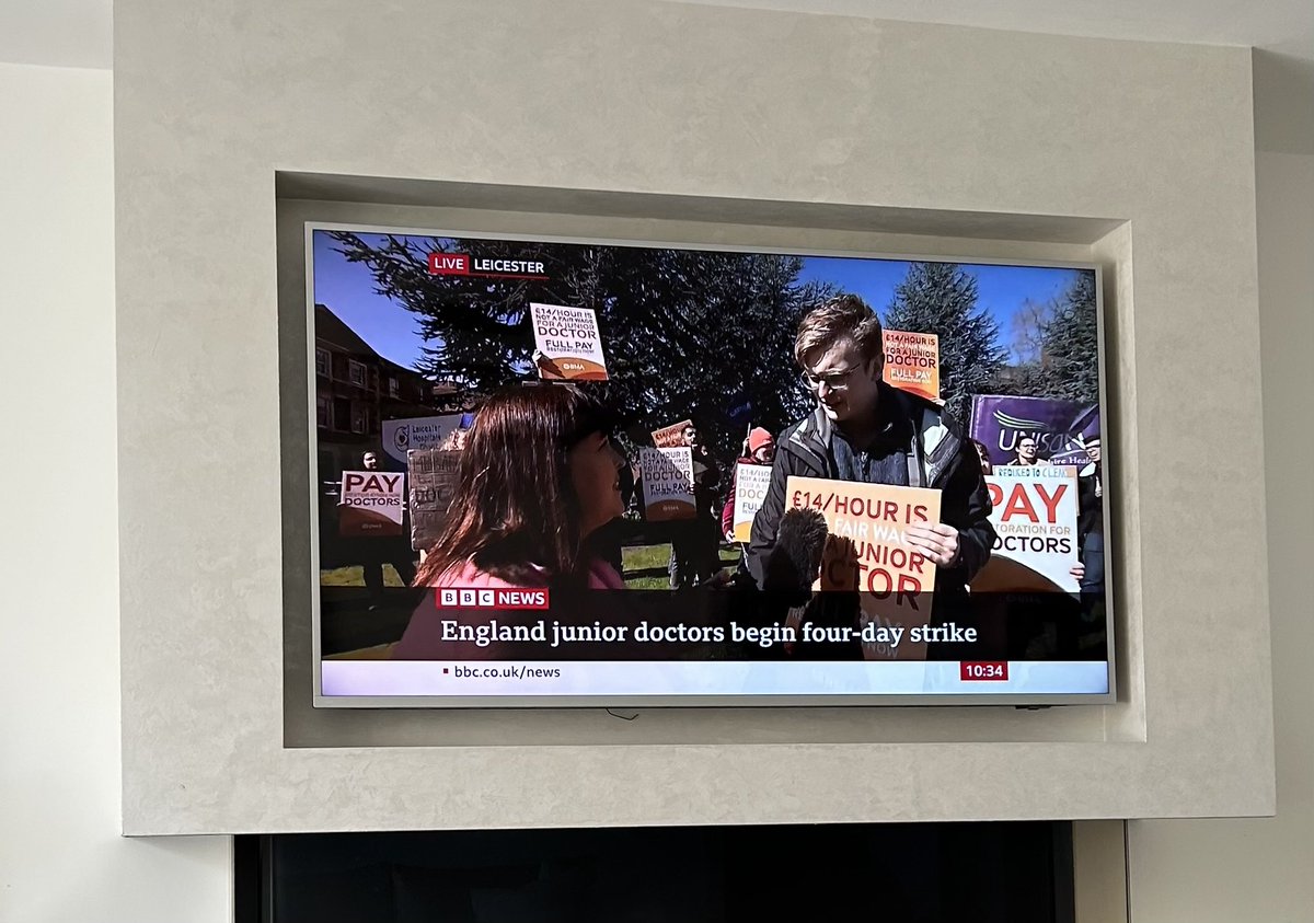 I’m shocked Junior Doctors are on a £14 hourly wage? I find that mind blowing, considering I wasn’t far behind that teaching Boxercise classes in the early noughties. Are you shocked by this? The Dr’s pay that is, not the Boxercise?  #JuniorDoctorsStrike