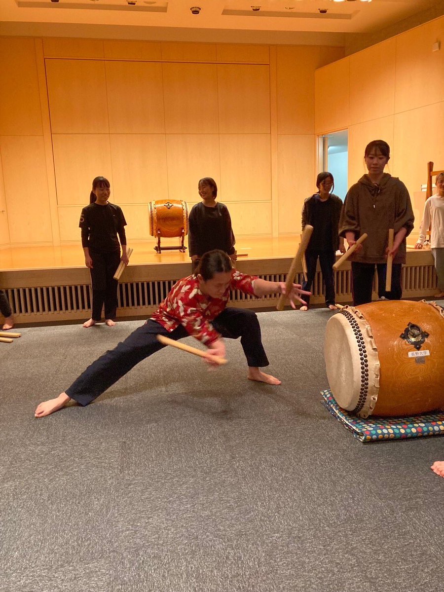 皆さんこんにちは！
今週のお稽古連絡です！！📢
今週は｢木、金曜日｣の2日間行います！
時間は両日とも｢17時から19時半｣になります！
まだまだ見学大歓迎！！行こうか迷っている方、興味がある方ない方ぜひリブロホールにお越しください✨
太鼓叩いてお待ちしてます👋
 #長野大学