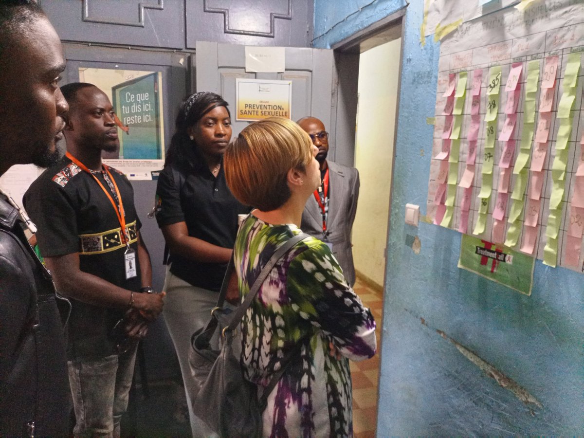 DavilaNdongo's tweet photo. Cc les Humanity's👐🏾

La semaine dernière votre centre d'écoute a reçu dans ses locaux, Mme Esther, consultante de l'USAID pour une visite d'excursion . Plein d'échanges fructueux ont fait l'objet de cette visite... https://t.co/xPNEJTlAsI