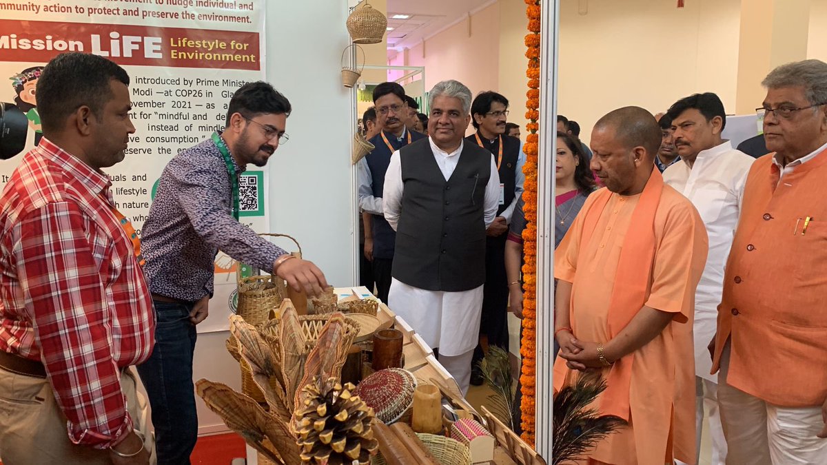 moefcc's tweet photo. Shri @byadavbjp, Hon’ble Minister, EF&amp;CC, Government of India, Shri @myogiadityanath, Hon’ble Chief Minister of Uttar Pradesh and other dignitaries visited EIACP Exhibition stall of ICFRE-FRI, Dehradun  on 10-4-2023 during #NationalClimateConclave at #Lucknow https://t.co/cLpp9rAFkO