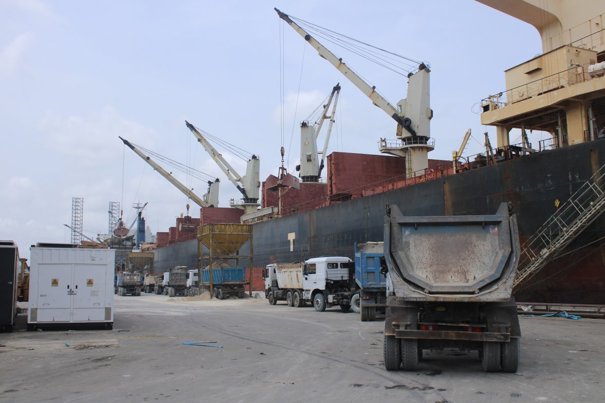 ecmterminalsltd's tweet photo. A busy morning at our Calabar port. #ecmt #ports #cargo #vessel https://t.co/nsLaZYY2pR