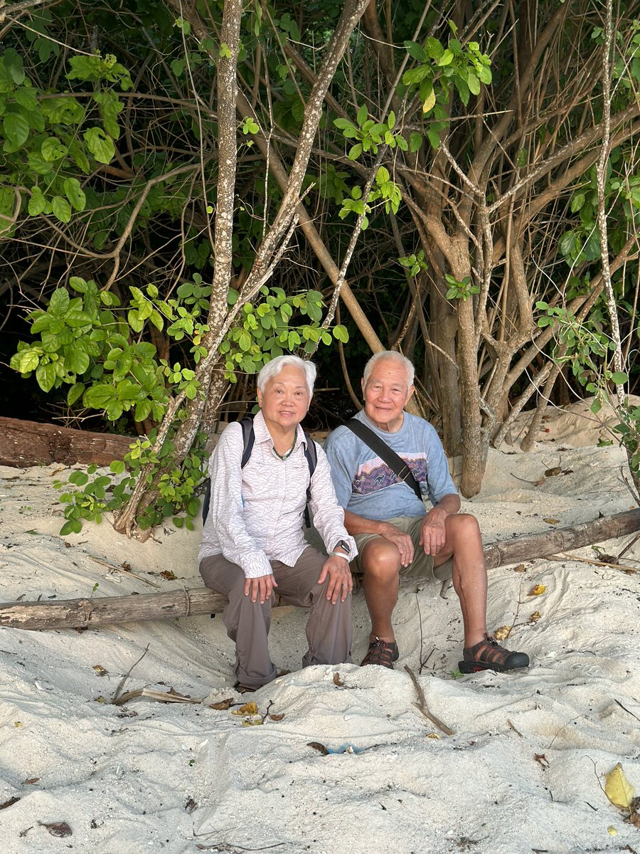 tham_lab's tweet photo. Longest trip with my parents in the last few years (14 days yikes) but if you send the youngest grandchild to ask for anything - ALL IS GIVEN! Ais Krim, A&W Rootbeer Gula Gula #Grandparents #EnjoyingTheSunset https://t.co/e3xsxGTUkO
