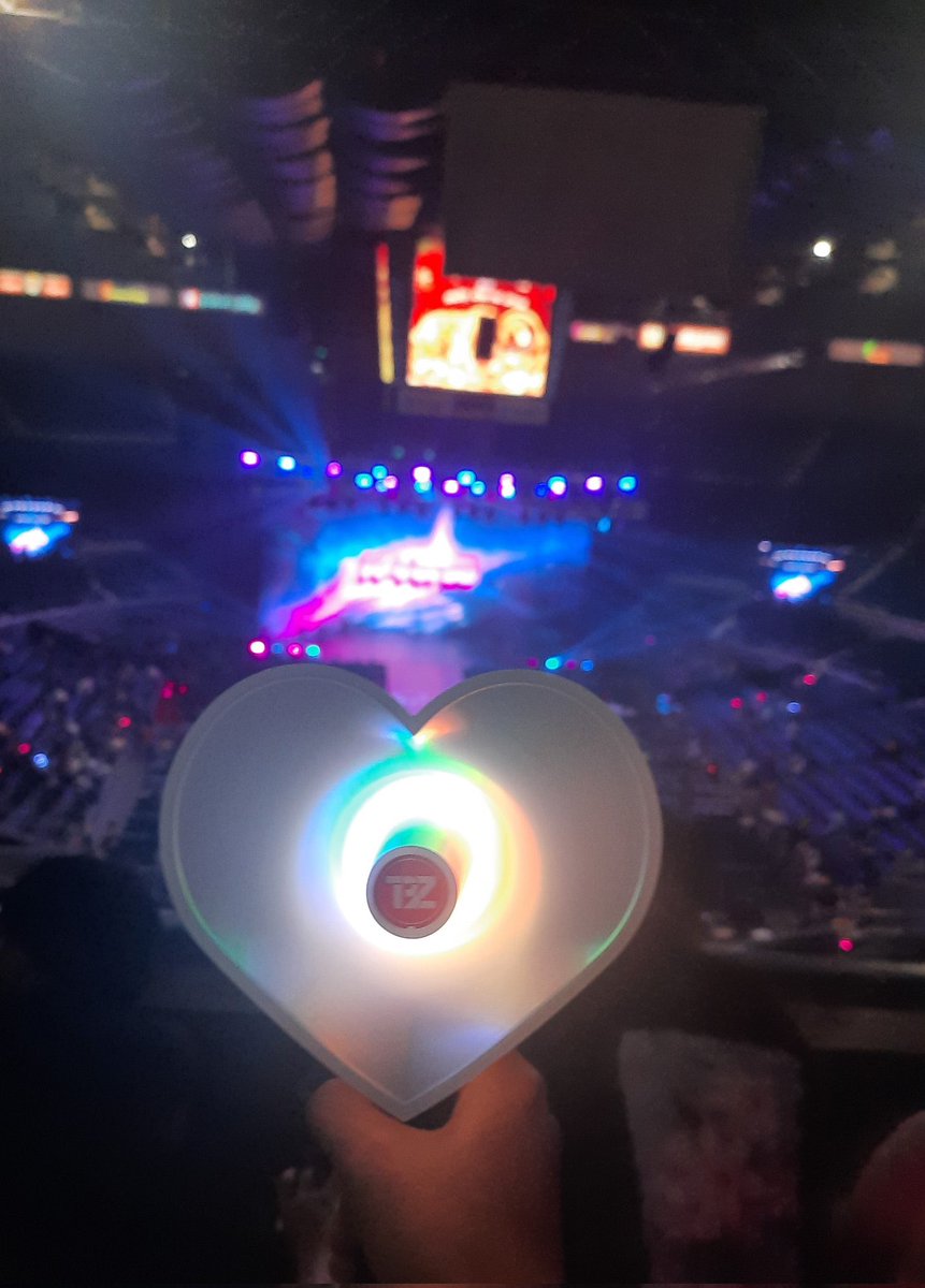 juyoviolet's tweet photo. [K-VERSE IN METRO MANILA, THE PHILIPPINES🇵🇭]

             THE BOYZ FANCAM /
             FANTAKEN | a thread :

#THEBOYZ #더보이즈 #KVersePH #KVerse_TBZ #KVERSEPH_THEBOYZ #KVerseAtTheBigDome https://t.co/jLWusiFZ54
