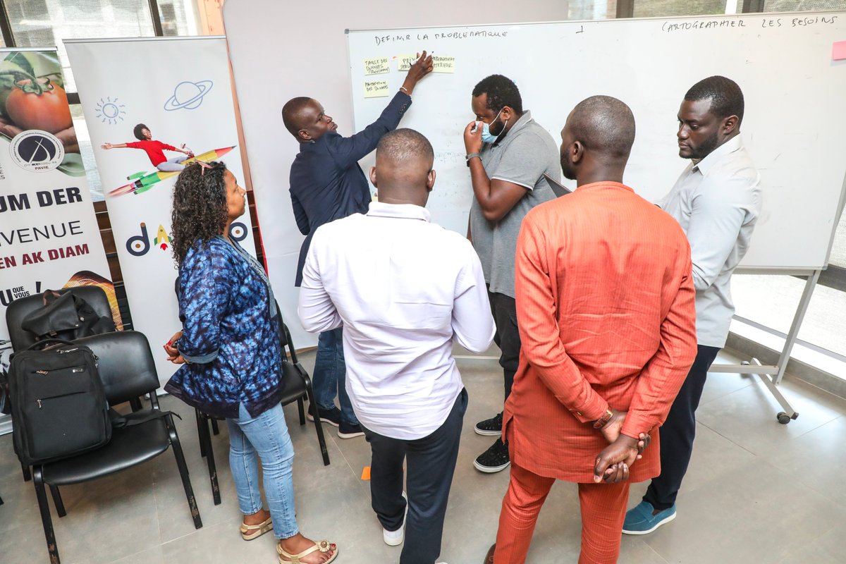 SN_Numerique's tweet photo. Quelques temps forts en images de l'atelier de co-construction de l'offre de services du #Datacenter.
Une rencontre initiée par #InnovLab de Sénégal Numérique SA, en partenariat avec @dersenegal et @senstartup dont plusieurs membres ont participé activement aux travaux. https://t.co/f7LU1S0Y4V