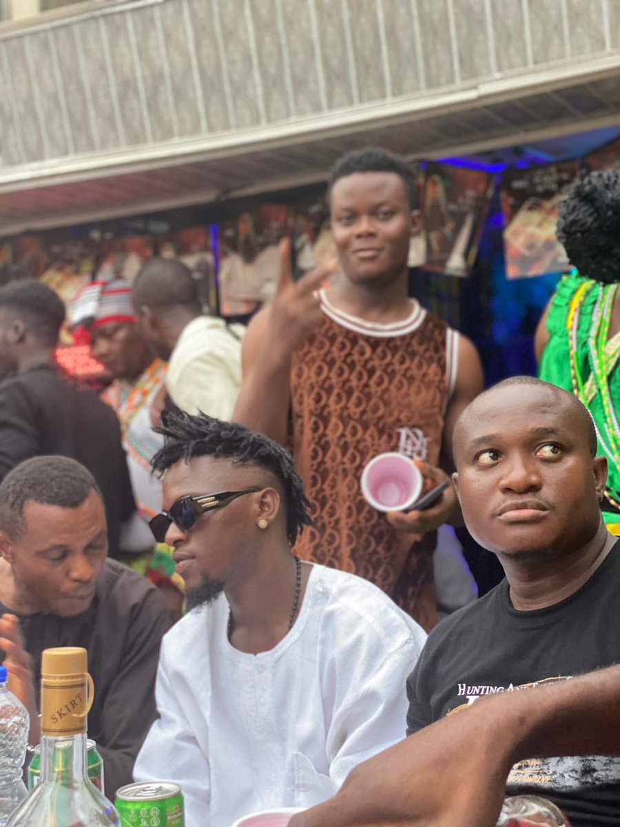 oluwasureboy24's tweet photo. Outside 🍷✌️ https://t.co/WsDiKaonxB