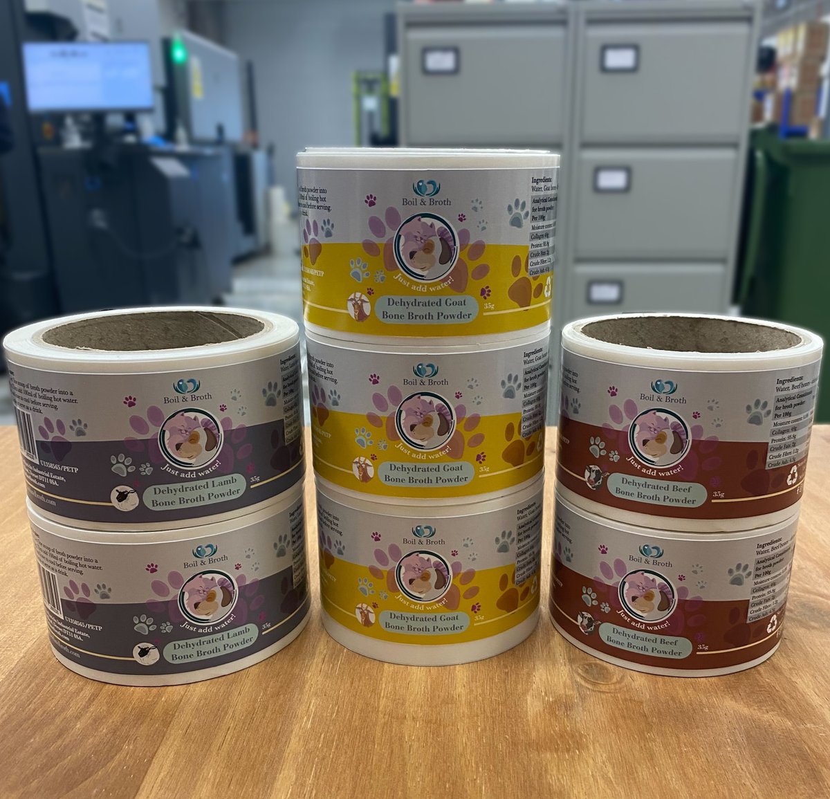 Fastlabelscouk's tweet image. @boilandbroth have created some lovely designs that we&apos;ve printed on our durable polypropylene material.
This material is great for pet supplies because it is waterproof and weather resistant 📷📷.
#petproducts #printuk #fastlabels #packagingdesign #labelprinting #polypropylene
