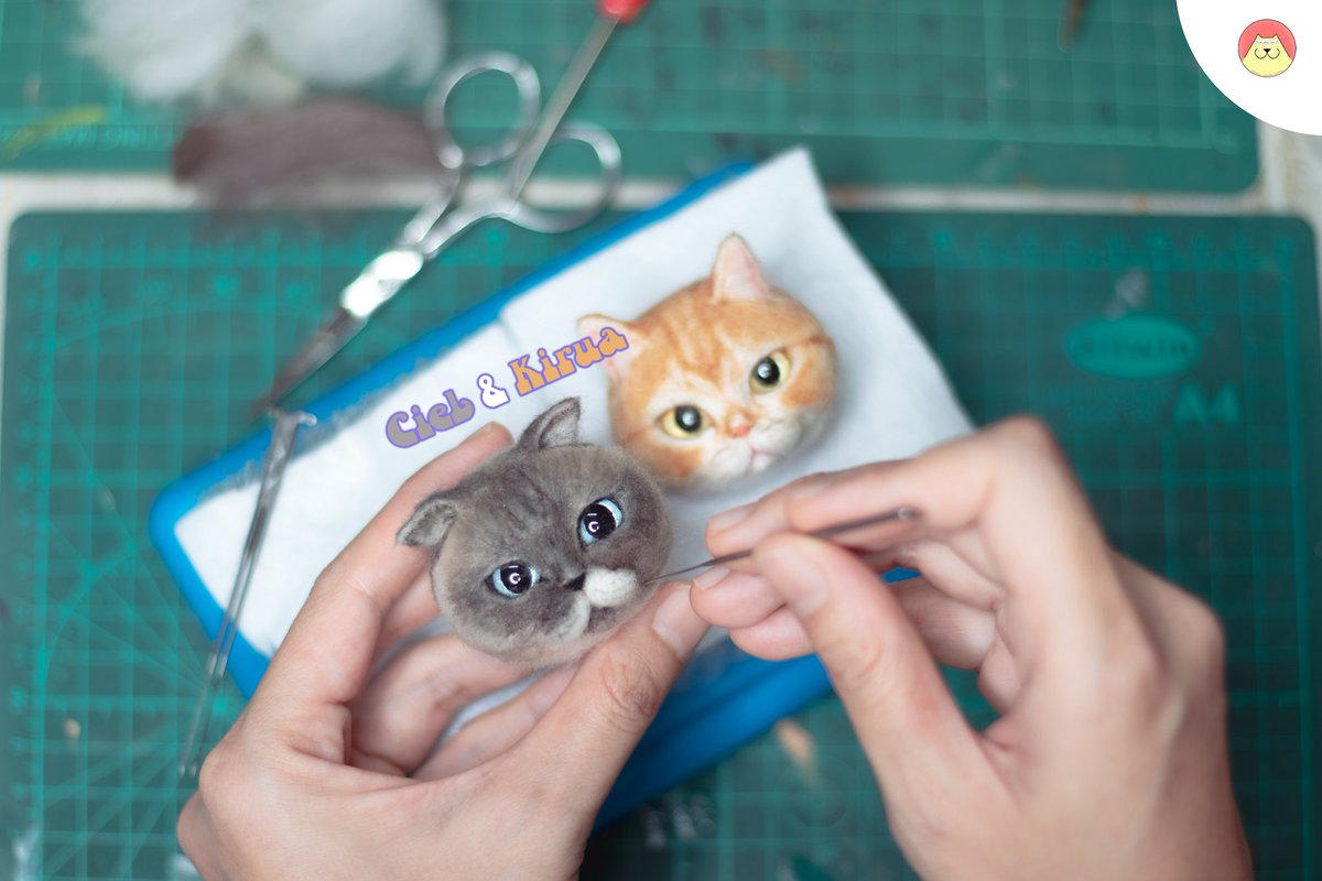 memwa_handmade's tweet image. FCชิเอล&amp;amp;คิรัวร์ มาสั่งพวงกุญแจตามแบบน้องๆเพราะตัวเองไม่มีแมวแต่เป็นทาสแงวได้ไงไม่รู้ 555555 รู้อีกทีโดนตกพวงกุญแจลูกแงวไป4พวง🤣🥰

ขอบพระคุณมากๆเลยค่ะ🙏

.
#Memwa 
#minicat #needlefelting #needlework #needlefelted #needlefelt #woolart #woolfelted #woolfelting #cat #catart