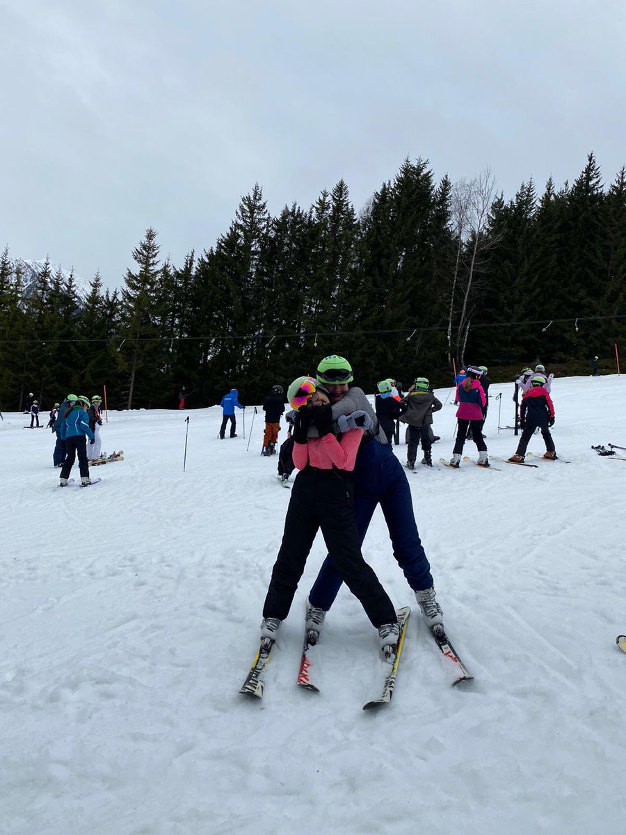 ski_morgan1's tweet photo. Friends who ski together stay together ❤️👯‍♀️🎿⛷️🥰 https://t.co/KnMe2PDp6E