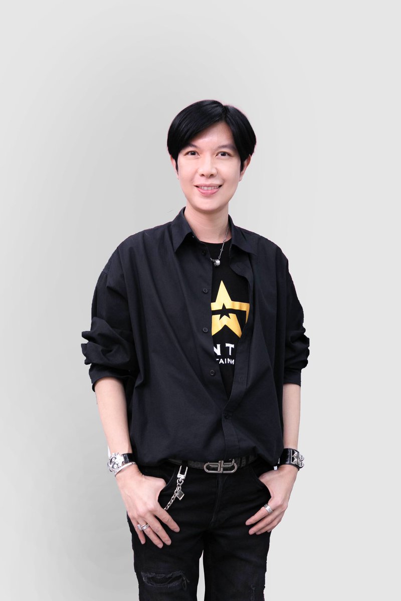 StarlightYnews's tweet photo. โอ๋ Star Hunter ผู้จัดฯ ซีรีส์วายมือทองพร้อมปั้นดาวดวงใหม่กับบิ๊กเซอร์ไพร์ส Star Hunter Project Line Up 2023 ณ True Digital Park เจอกัน 26 เมษายนนี้

🔗https://t.co/xg3BS1kdcy
#STHProjectLineup2023 #StarHunterEntertainment #ELEMENTTH #COSMOSTH #BigDragonTheMovie #ACADEX #SBFive https://t.co/fB9PdYuTCJ