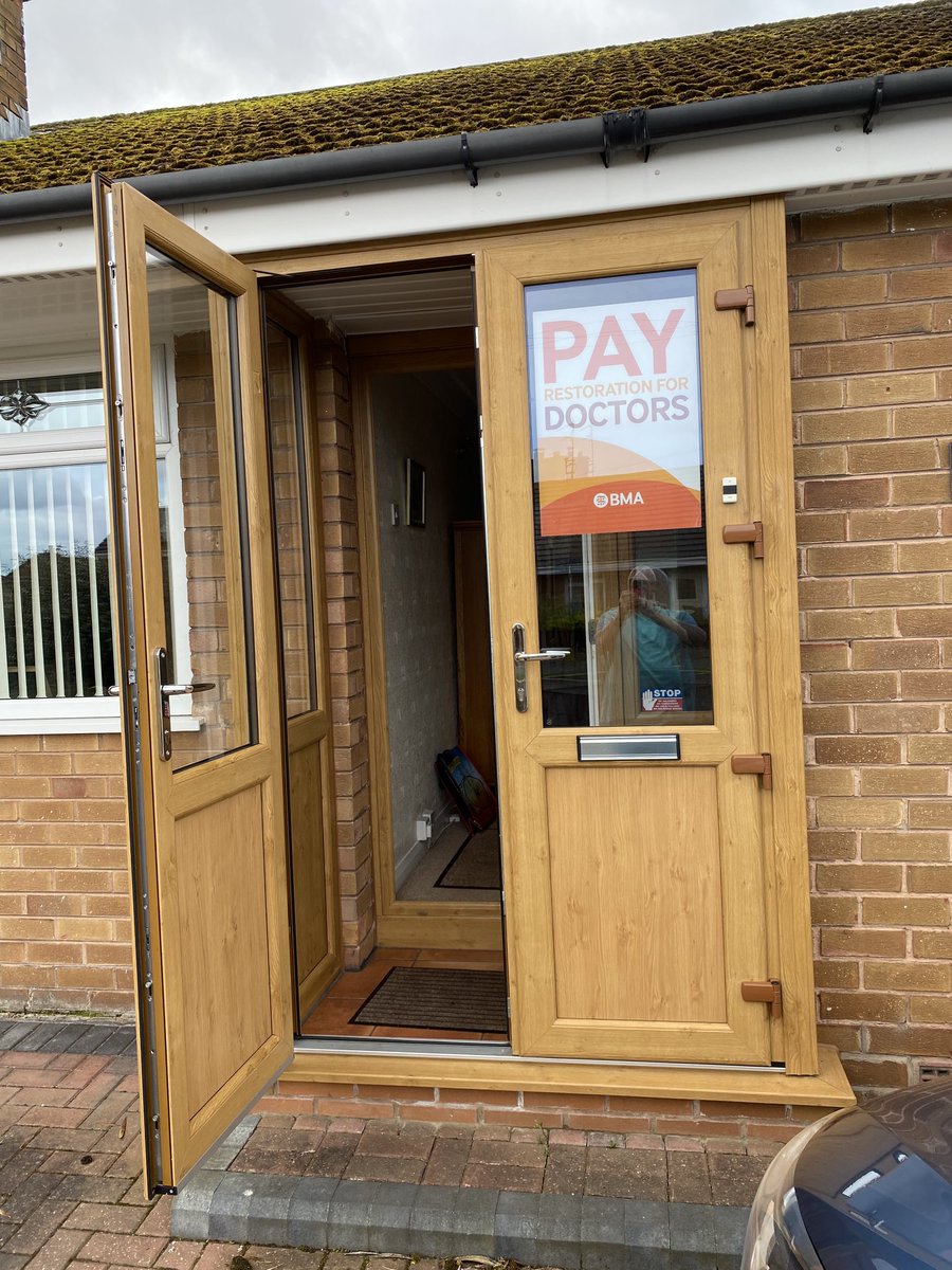 Me and my wife proudly standing with the “junior” doctors ⁦@wuthnhs⁩ this morning. Pay them what they deserve ⁦<a href="/RishiSunak/">Rishi Sunak</a>⁩ ⁦<a href="/SteveBarclay/">Steve Barclay</a>⁩ , they are there for us when we need them, time for you to be there for them!!!