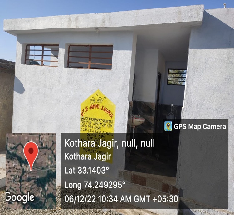 DioRajouri's tweet photo. Community sanitation complexes are now completed in our district, providing clean and hygienic facilities for all residents. A step towards better public health and a cleaner environment. @vikashappy87 @diprjk @swachhbharat @OfficeOfLGJandK
#Cleanrajouri
#GreenRajouri https://t.co/kTi1MvtdM9