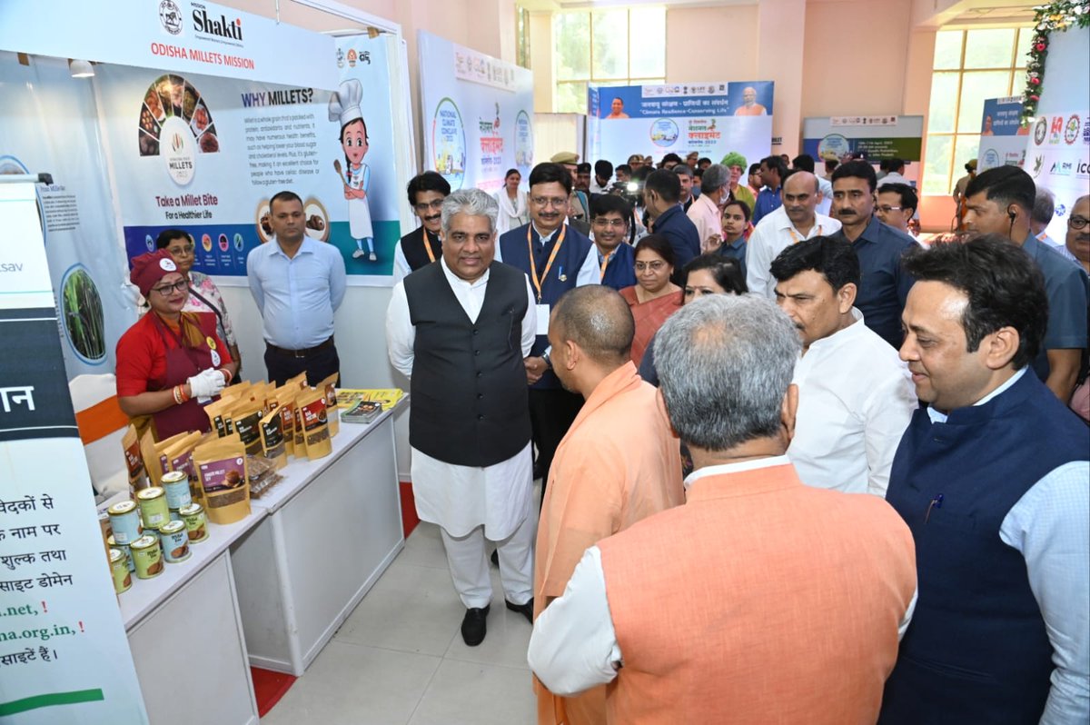 CuttackDM's tweet image. Happy to share that #OdishaMilletMission Stall   was appreciated at #NationalClimateConclave,Lucknow by Sh.Yogi Adityanath, HCM,Govt. of UP;  Sh. Bhupendra Yadav, Hon'ble Minister, EF&amp;amp; CC, Govt. of India; Smt. Mamta Sanjeev Dubey, PCCF &amp;amp; HOFF, Govt. of UP and other dignitaries.