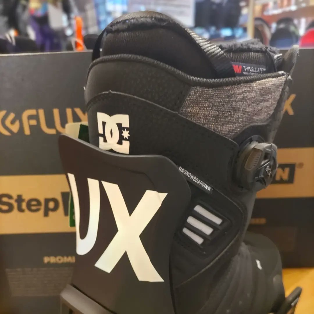 jack_snow's tweet photo. 来期【FLUX】ステップオンのサンプルが届きました💫
脱着テストも可能ですので、ぜひCHECKしに来てください🤓
オプションの「カントプレート」も併せてご予約受付中です。
#fluxstepon
#ステップオン
#fluxds
#fluxbindings
#カントプレート
#来期モデル予約
#来期モデル展示会 https://t.co/yxVseAP2MU