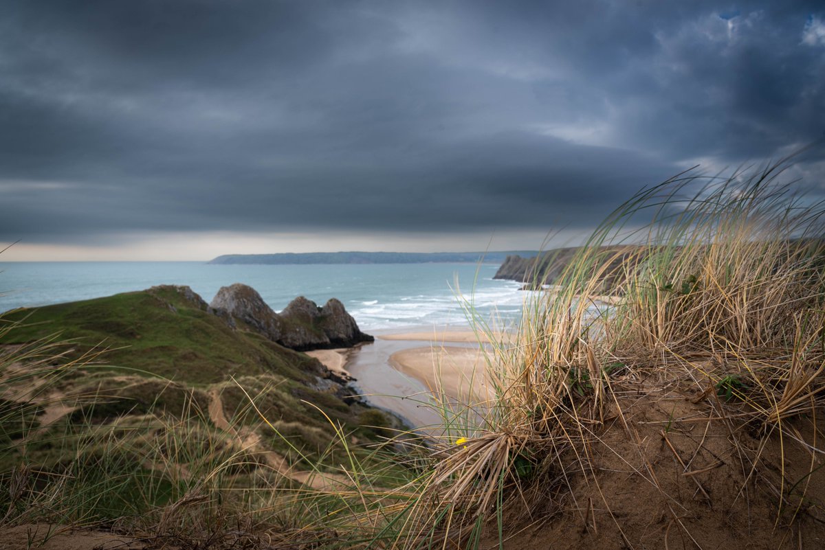 Three Cliffs Gower Peninsular South Wales

#treepeaks #gower #gowerpeninsula #wales #visitwales #beaches #southwales #landscapephotography #rawlandscape #rawlandscapes #raw_landscape #southwales #wales_landscape