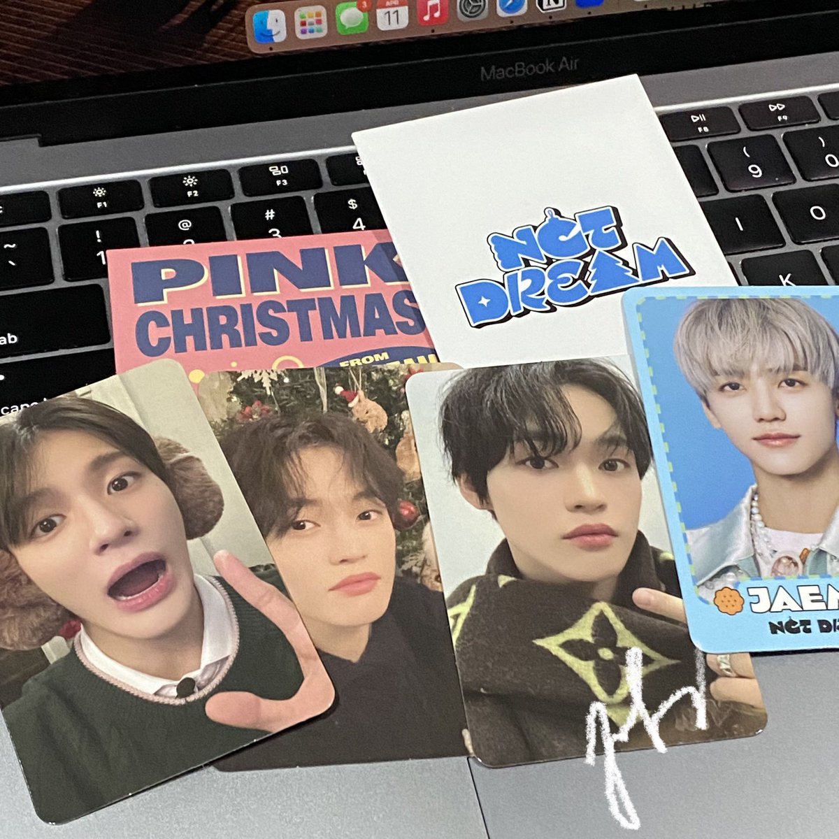 shuarchived's tweet photo. π πβΉ #markollected β 041123
itβs been a while since my last kpop mail, and iβm so happy to receive one again today π₯Ή THANK YOU ALWAYS FOR THE SMOOTH TRANSACTION @taeoxoscart π½π«Ά
κ° #taeoxonotes κ± https://t.co/wkV1BCiCH5