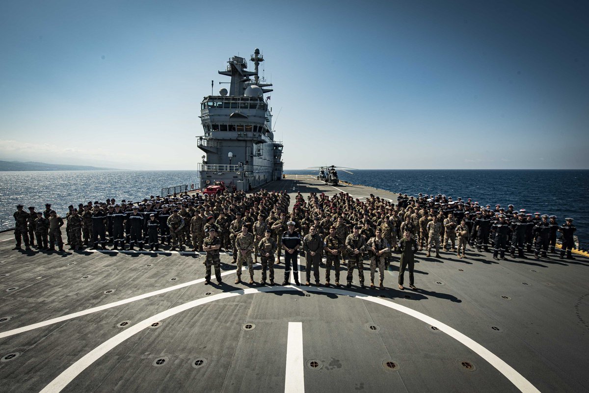 COM6BLB's tweet photo. Exercice #CedreBleu 2023 avec l’@LebArmyOfficial
Le groupement tactique des #21RIMa, #1RS, #3RAMa et #1REG, embarqué à bord du PHA #Mistral, a perfectionné l’interopérabilité amphibie 🇫🇷/🇱🇧 et la capacité à intervenir conjointement partout en Méditerranée. https://t.co/7QnCR8XatI