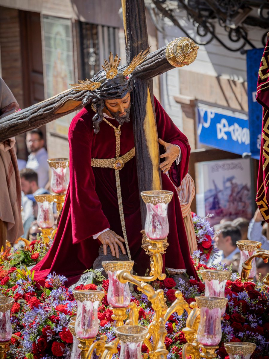 EspDeTriana's tweet photo. 📷 #GALERÍA de fotografías de la Estación de Penitencia en la Madrugada del #ViernesSanto 

➡️ https://t.co/SXXbJufCMH

Fotografías: @ManuFerGomezFot y @ManLloMar

#EsperanzaDeTriana23
#EsperanzaDeTriana
#SSantaSevilla23 https://t.co/vPXpAAV89P