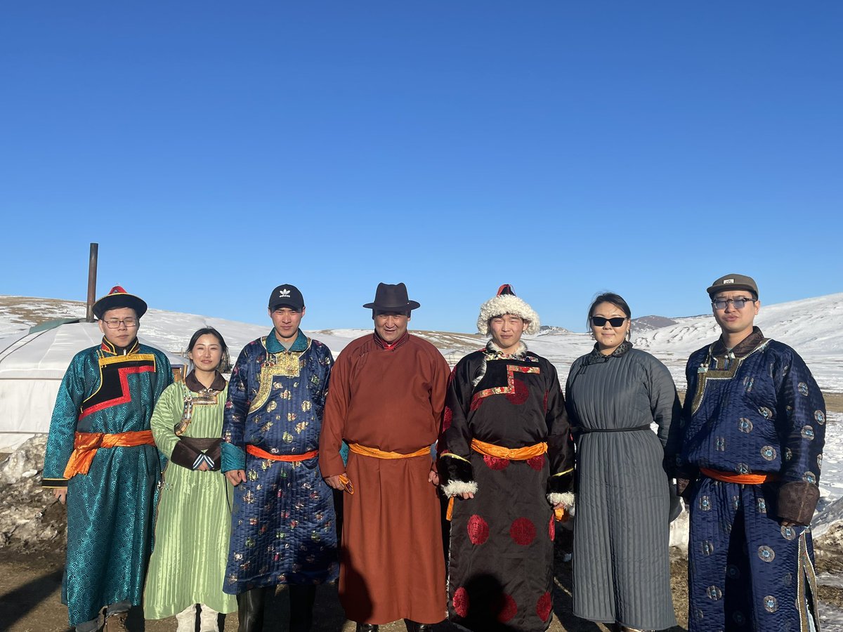 WorldMongolFed1's tweet image. Дэлхийн Монгол залуус Монголын уламжлалт аж ахуйтай танилцахаар Төв аймгийн Баянчандмань сумын хоёр малчин айлаар зочлов.  #worldmongolscholarship #wms2023 #worldmongols