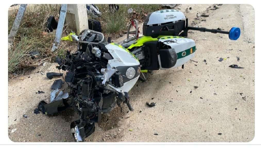 Lamentamos profundamente el fallecimiento de un <a href="/guardiacivil/">Guardia Civil</a> de la Agrupación de Tráfico de Valencia en acto de servicio, en el día de ayer, tras una colisión con su motocicleta oficial 🙏.

D. E. P. 

"La muerte no es el final".

espanasuma.info