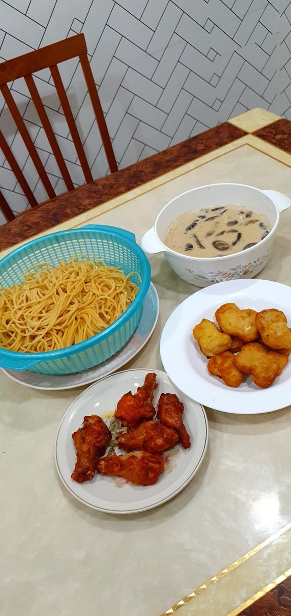 by_babykim's tweet image. Menu berbuka for Today 😍 
Kan dah ckp i malas masak la ni haha arini rajin skit je.. kalau x bazar lagi citer dia..

💎 Speggeti Cabonara Seafood
💎 Chicken Nugget
💎 Buffalo chicken wing Stick @TysonBrand

Done~~

#babykiminthekitchen #mainmasak2 #babykiminstafood