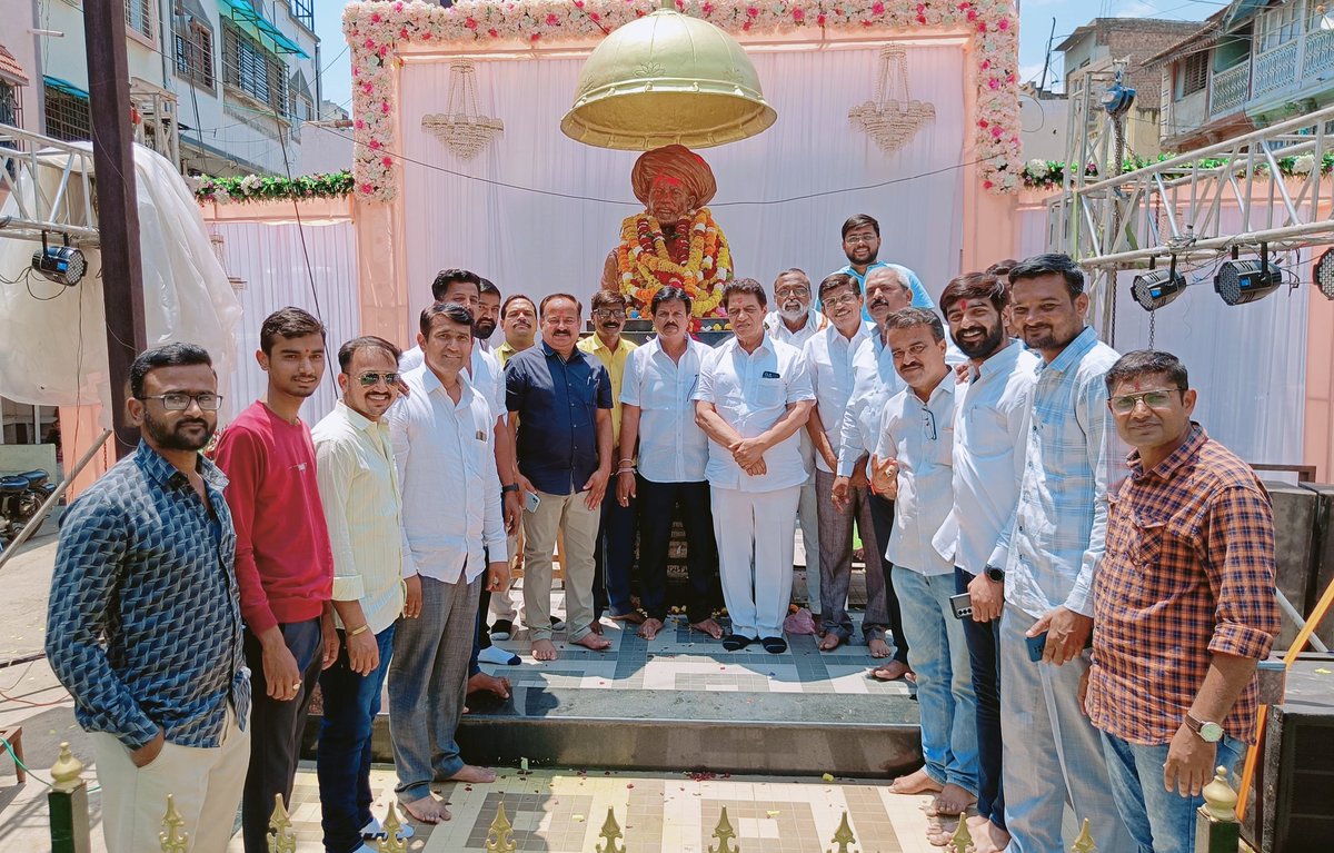 rspatil_89's tweet photo. #सटाणा 
 महात्मा ज्योतिबा फुले जयंती उत्सव 2023,
आज डॉ.सुधीर जी तांबे साहेब सटाणा दौऱ्यावर असताना शहरातील महात्मा ज्योतिबा फुले यांच्या स्मारकाजवळ पुष्पहार अर्पण करून अभिवादन केले.
#महात्मा_ज्योतिबा_फुले #MahatmaJyotibaPhule https://t.co/Vtn8PRIAzr