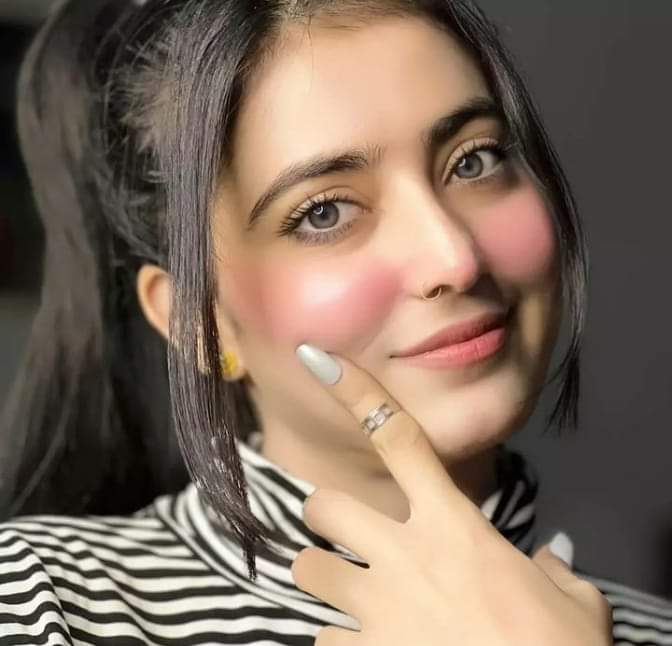 Areeba_official's tweet photo. میری تصویر گروپ میں شیئر کریں 🥀⁦❤️⁩🥀 https://t.co/Jjo4L1NGXo