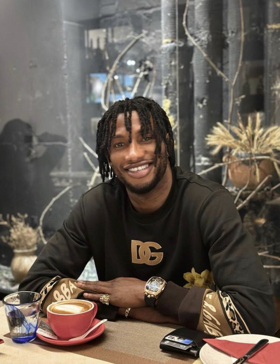 MickyJnr__'s tweet photo. The Emperor! 🇨🇫🤴

#AfricanFootball 
#Manzoki https://t.co/W7pH2f4cKT