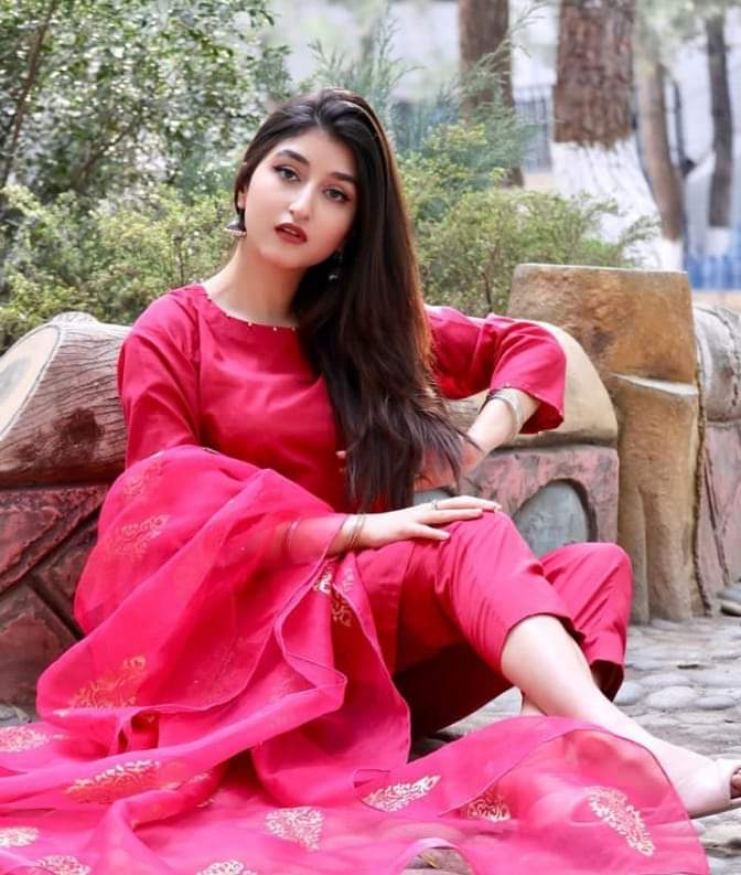 Areeba_official's tweet photo. 🥀🙂  تم میری خواہش نہیں ہو 😒🌸
.              🌹🥰 خواہش پوری ہو جائے 🤲🏻💖
.                         🙃😐 تو کوئی طلب نہیں رہتی 🔥🥀 https://t.co/eh4An5QyjP