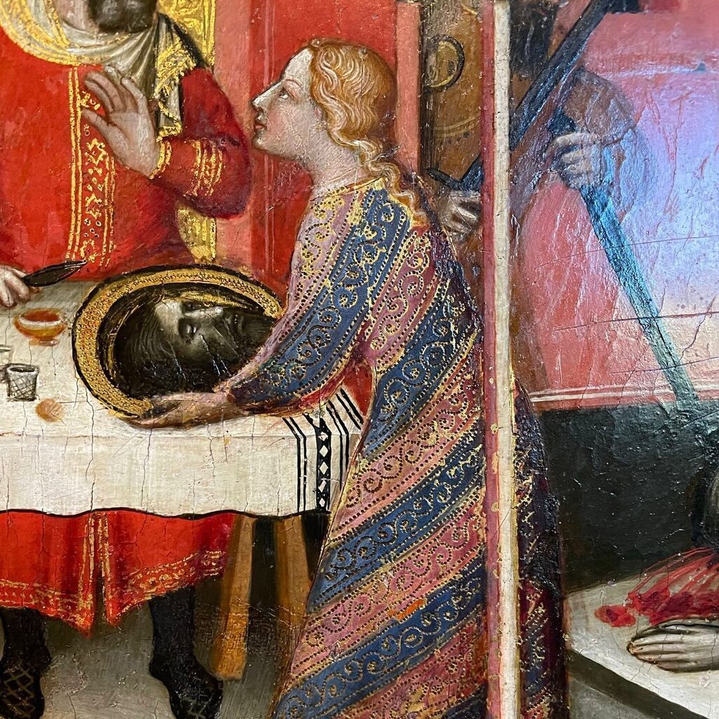 There is something about the clothing details in paintings that is so inspiring.

The airy lace (which is probably starched 😂), the opulent fabrics and silky pearls.

It’s like adding a trim or tape to a sofa or pair of curtains.

It takes something … instagr.am/p/Cq5FVe8NBza/