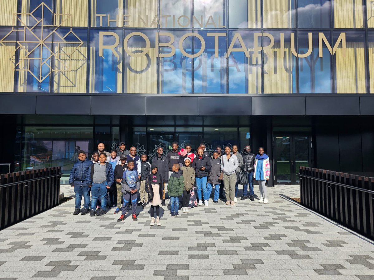 @TDatakirk data literacy club for young people visit #Robotariumcentre #Heriotwattuniversity in preparation for the introduction of robotics to our #curriculum in August.@DataLabScotland @colleges_data @DigitalscotNews @ManiraAhmad @codebarEd @CodeBaseEdinb @DataCapitalEd
