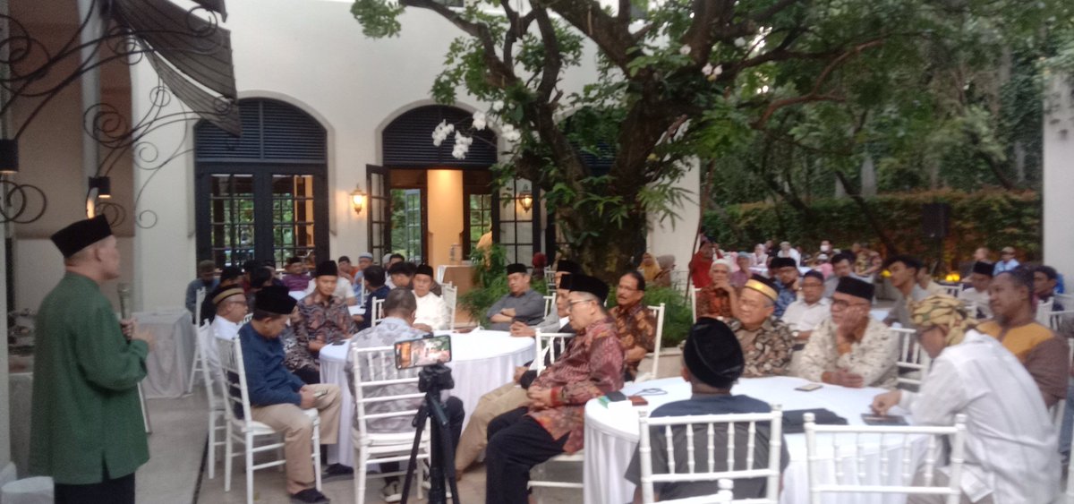 pp_kbpii's tweet photo. Ifthar Jamai KBPII di kediaman Kanda Soetrisno Bachir. Ceramah sebelum buka oleh Ustadz Ahmad Yani https://t.co/VgCmXDhZOb