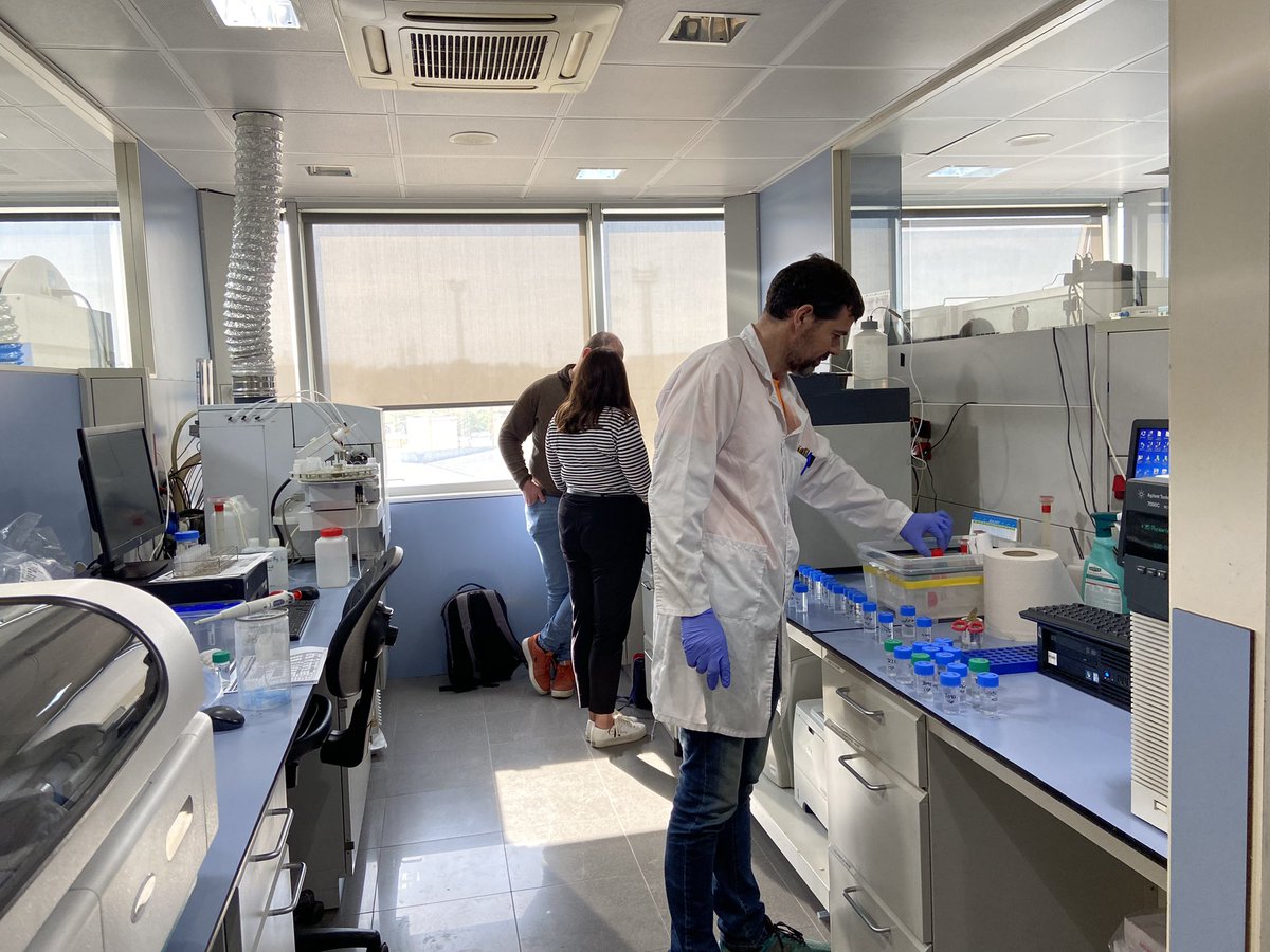 MiquelPueyo's tweet photo. Comptar amb empreses capdavanteres en diversos sectors ens demostra que #Lleida, la nostra ciutat, és terra de talent i d'oportunitats. Aquest matí hem visitat les instal·lacions d'#Ilersap, un laboratori d'anàlisi mediambiental, agrícola, alimentari i industrial 🙌🏻 https://t.co/2qvphcqYSN