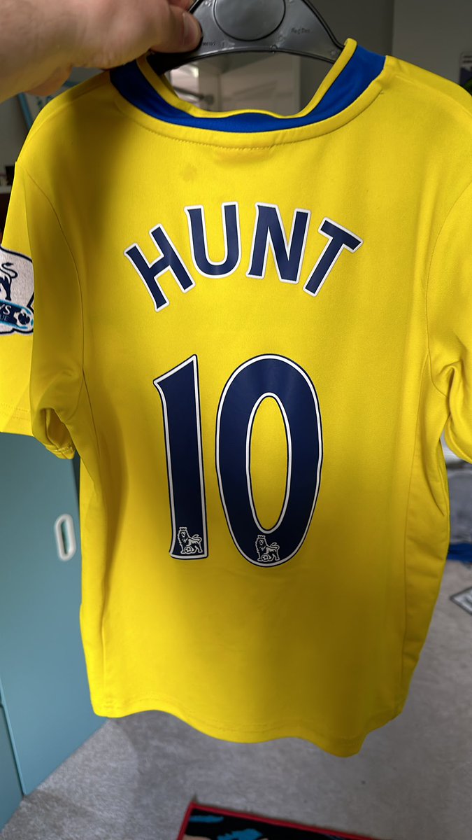 AlexBarltrop89's tweet image. There’s only one shirt my lad wants to wear Saturday for @ReadingFC @BurnleyOfficial game. @Noelhunt20 UTFD! #readingfc #utfd #noelhuntbarmyarmy
