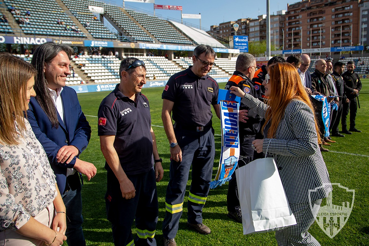 Hospital Universitari Arnau de Vilanova (@harnaulleida) on Twitter photo El <a href="/Lleida_Esportiu/">Lleida Esportiu</a> reconeix la tasca dels cossos de seguretat i salut de la ciutat amb un homenatge a la mitja part del partit d'aquest diumenge.
Gràcies per pensar en nosaltres!! El <a href="/Lleida_Esportiu/">Lleida Esportiu</a> reconeix la tasca dels cossos de seguretat i salut de la ciutat amb un homenatge a la mitja part del partit d'aquest diumenge.
Gràcies per pensar en nosaltres!!