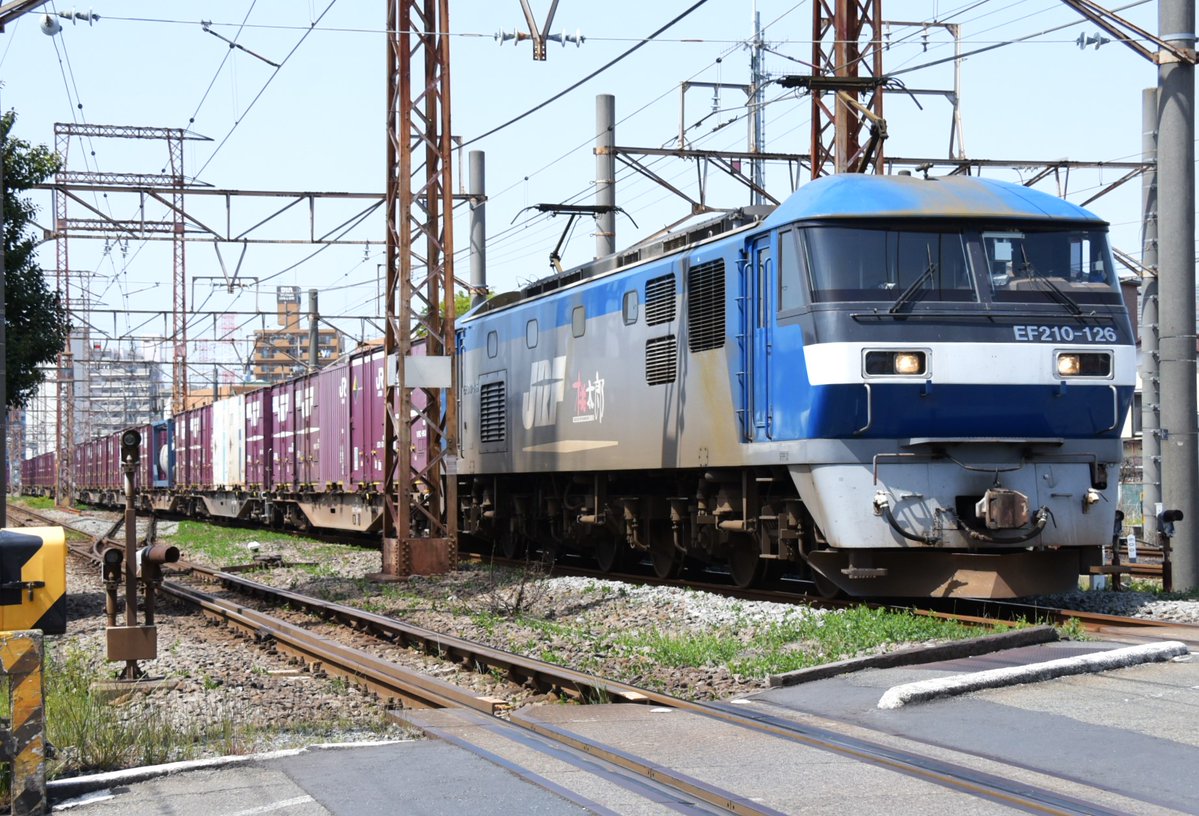 kuhane130's tweet photo. EF210-126+コキ　岡山A26仕業
列車番号：高速貨物5052ㇾ  
撮影日：2023/4/11 
画像のコンテナ番号：U52A-39583
　　　 　　　　　　   UT11K-95164 　　　　　　
　　　　　　　　　    SUNU132054 3
#5052ㇾ #EF210 #EF210126 #岡山A26仕業
#U52A #UT11K #SUNU132054 https://t.co/3QOfLacgR5