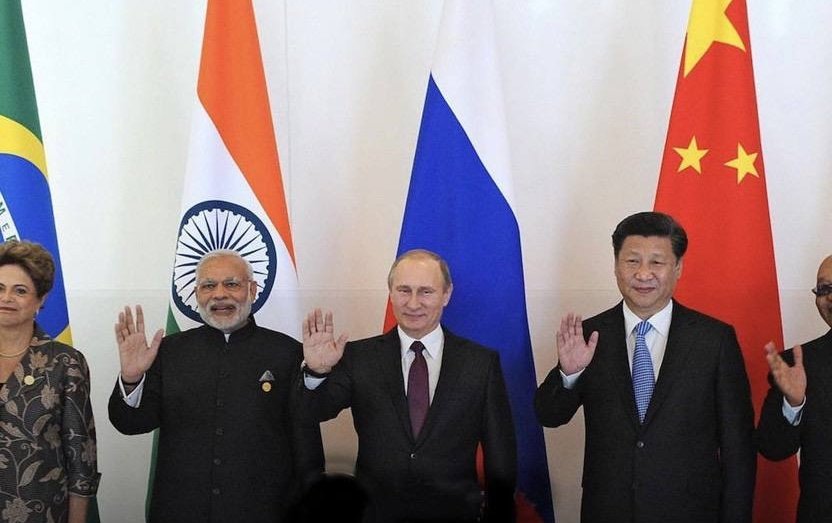 KrasnyySkorpion's tweet image. 1/2  🇧🇷🇷🇺🇮🇳🇨🇳🇿🇦
Los países que componen la comunidad BRICS+, Brasil, Rusia, India, China y Sudáfrica, en términos de participación total del producto social bruto en la economía mundial,