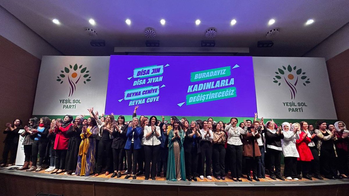 cigdemkilicgun's tweet photo. Buradayız!
Coşkumuz ve isyanımızla değiştireceğiz💜
#DîsaJinDîsaJiyan 
#ReynaCenîyeReynaCuye https://t.co/WqIx23tdmP