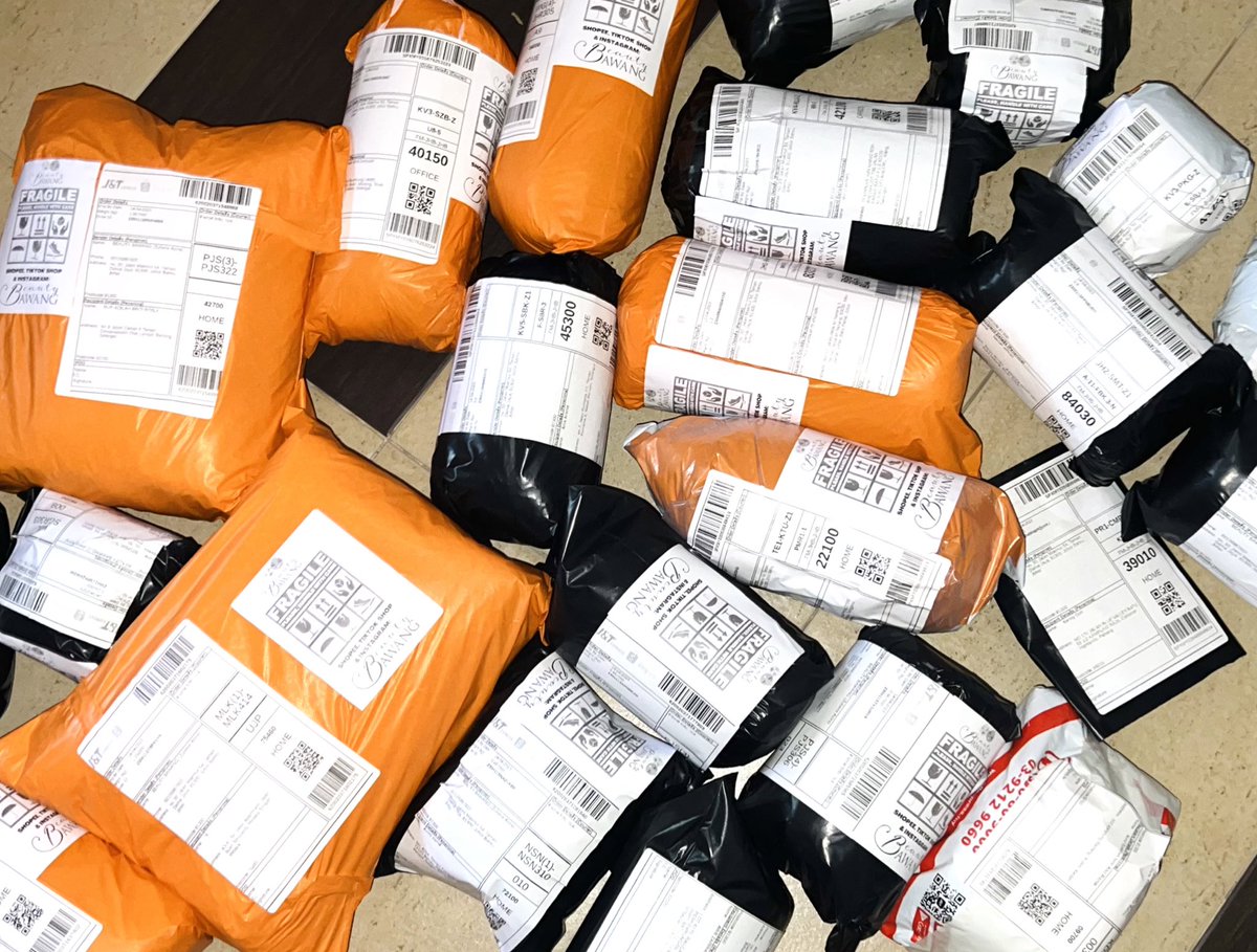 Zuliana_Azira's tweet photo. UPDATE! 

HANYA TINGGAL BAU SUSU SAHAJA DAN TAK BANYAK. 

GRAB CEPAT SEBELUM SOLD OUT.

Bayangkan tadi ada 400 lebih bekas now dah tinggal berapa ketul je THANK YOU SEMUA! 🥹🙏🏼

https://t.co/Kp8WEXNn82 https://t.co/KLtvJS1FaJ