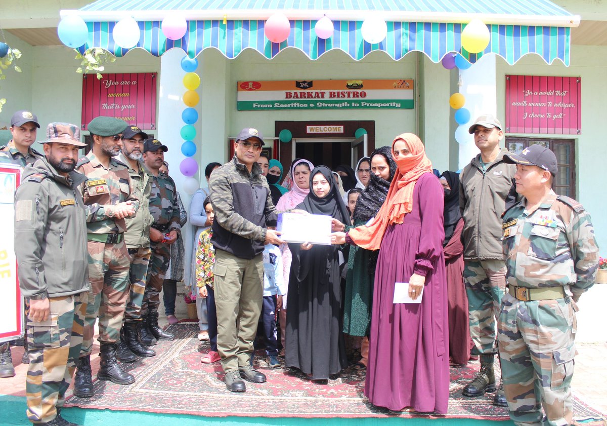 KupwaraTerriers's tweet photo. 𝐁𝐚𝐫𝐤𝐚𝐭 𝐁𝐢𝐬𝐭𝐫𝐨 𝐜𝐞𝐥𝐞𝐛𝐫𝐚𝐭𝐞𝐝 𝐈𝐬𝐭 𝐚𝐧𝐧𝐢𝐯𝐞𝐫𝐬𝐚𝐫𝐲 𝐚𝐭 𝐏𝐚𝐭𝐚𝐡𝐢𝐫𝐫𝐢  𝐊𝐮𝐩𝐰𝐚𝐫𝐚. 
#VeerNairs #empowering #Nation #pride
#WomenEmpowerment 
#IndianArmy 
#KupwaraTerriers 
#CLX
@adgpi @Tiny_Dhillon @YkJoshi5 @Jkra_Group @Swaraj35211437 https://t.co/Y2gmKFCfU7