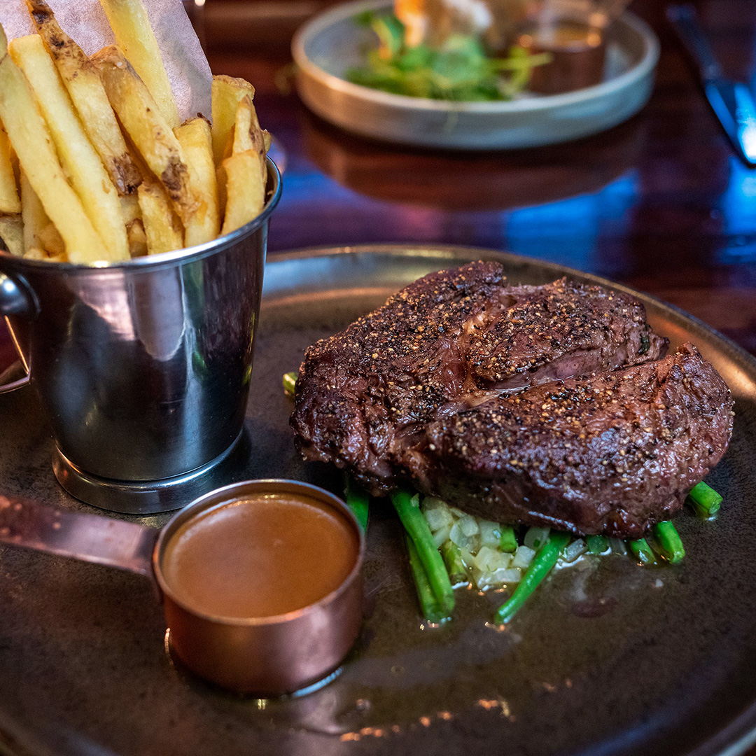 MulligansD4's tweet photo. Have you tried the best steak in D4 yet?
Try it for yourself at Mulligans of Sandymount!
Order from our bar menu from 3 pm-9 pm weekdays, or 3 pm-9.30 pm on weekends π»
#MulligansD4 #guinness #sandymount #bestfoodindublin #dineindublin #dublineats #dublinfood #roastdinner #b https://t.co/fiM7oMvIqG