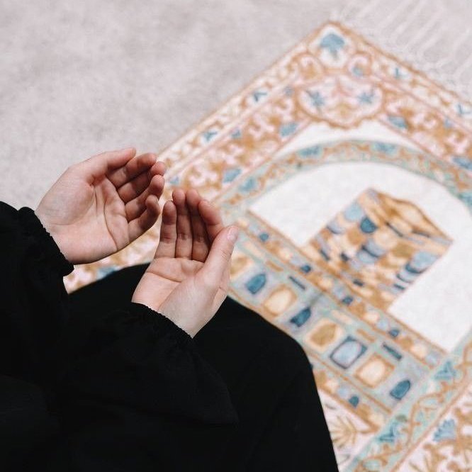 nevabiri1's tweet photo. • kalbim'in solmaması için, benden uzaklaştırdığın her kişi için teşekkür ederim Allah'ım. https://t.co/EPVbwMvtv1