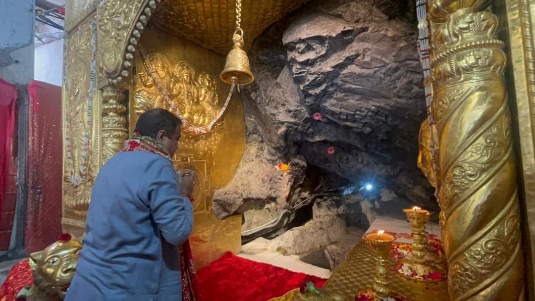 GroundRealityN1's tweet photo. #Ground_Reality_News..
Three Union Ministers, LG Pay Obeisance At Mata Vaishno Devi Shrine https://t.co/xFRY1LB5pB
