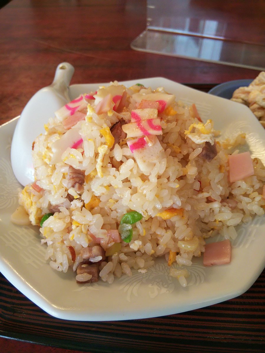 チャーハン様 ザ・昭和》 メニュー名は【五目炒飯】 まるで定食のような感じの ザ