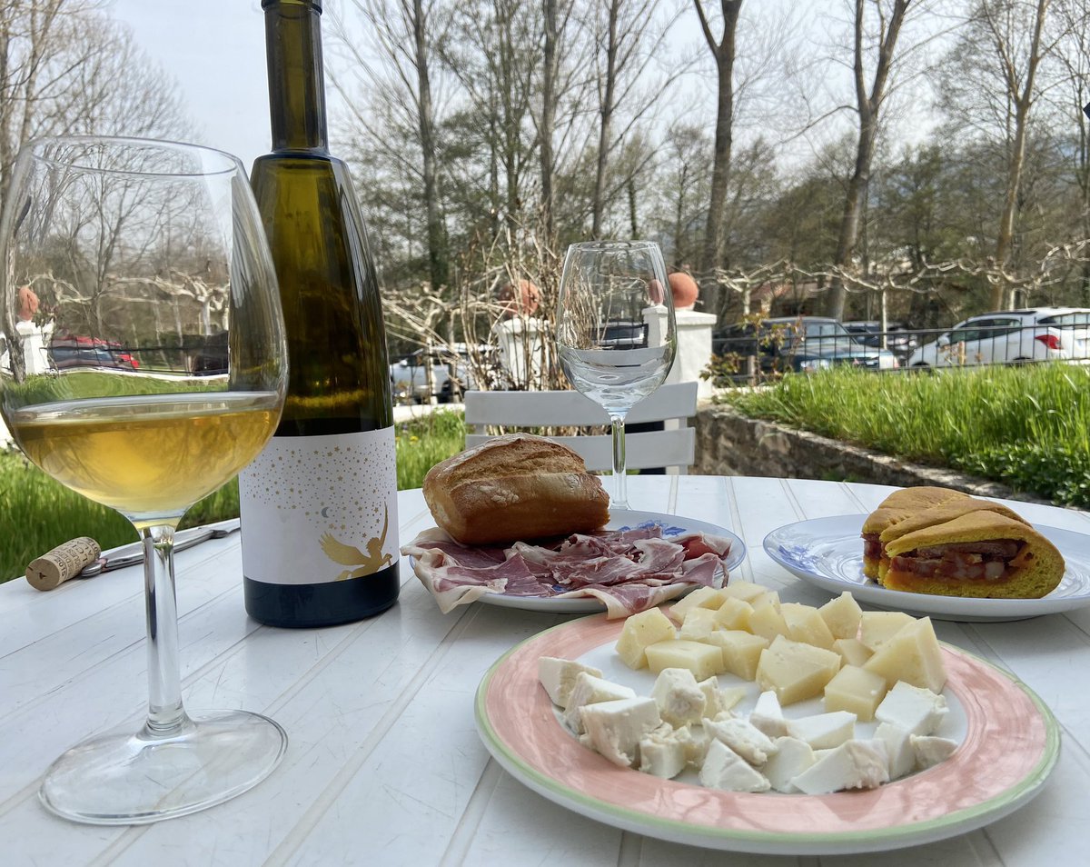 yendoporlavida's tweet photo. Aquí seguimos con el espíritu #MedinaDelCampo 🪤🥂
@AyuntamientoMDC https://t.co/k8g61hXcgD