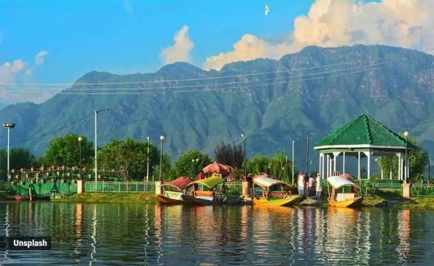 Government working to develop Kangra as Himachal tourism capital

HP is most popular holiday destinations in India. Tourists from India & abroad throng this picturesque state to explore its beauty. State government developing Kangra as state's tourism capital to promote tourism.