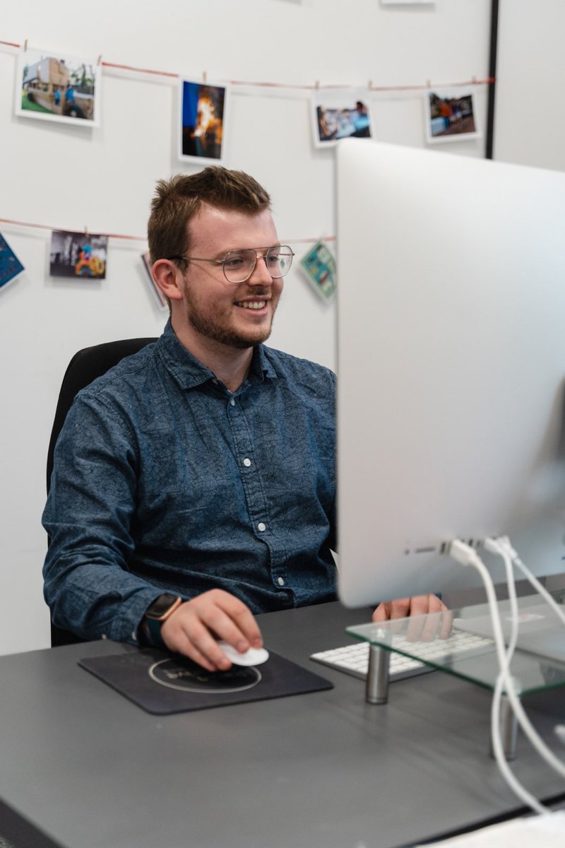 rcmagencyuk's tweet photo. ๐ฉ Our team are back to that creative content making after a great Easter break ๐ฃ
We hope you all had a lovely time too! Hereโs our video editor Rhys crafting some footage into a beautiful film on one of our high spec macs ๐ปโ๏ธ๐๏ธ
#rcmagency #videoproduction #wemakeiteasy https://t.co/88Q7NI0aA3