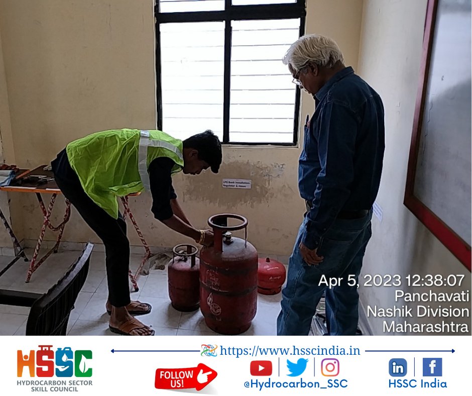 Hydrocarbon_SSC's tweet photo. Successful completion of batch of 30 #LPG_Mechanic at Nishulk Shiksha Samiti, #Nashik #Maharashtra, on 05.04.2023.
#HSSC is committed to provide #Vocational/ #Technical #skill_development_training to unemployed #youth to promote better #employability.
#SkillIndia #Skilled #Skills https://t.co/lXctU6tRy8